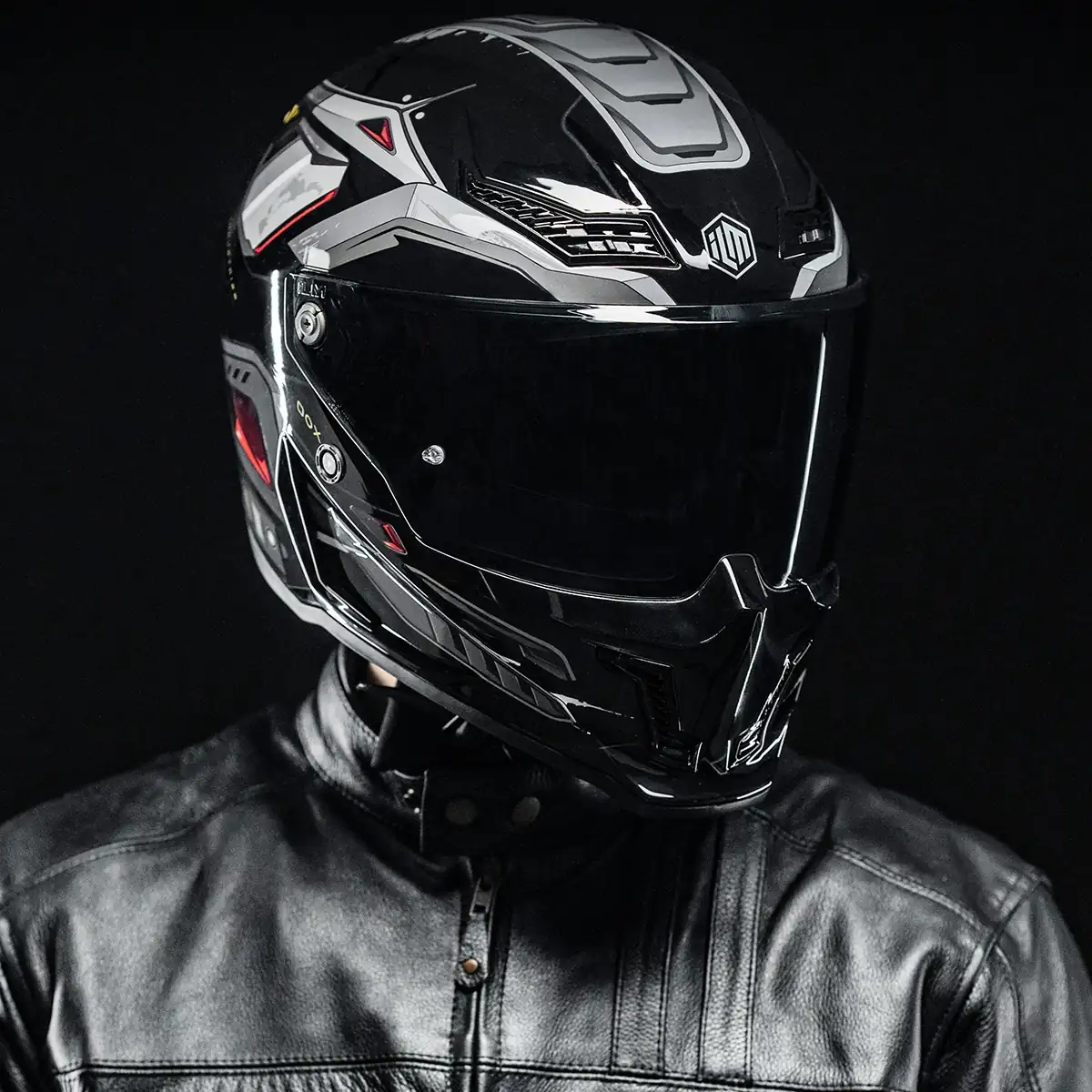 Rider con casco integral ILM negro